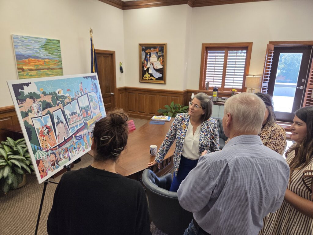 L'oeuvre a été présentée par la Bourgmestre ff de Namur, Madame Charlotte Bazelaire, à la Maire de Lafayette, Madame Monique Blanco-Boulet, en octobre 2025 à Lafayette.